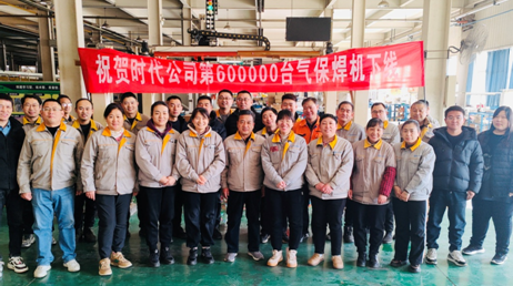 風雨中馳而不息，奮斗中砥礪前行